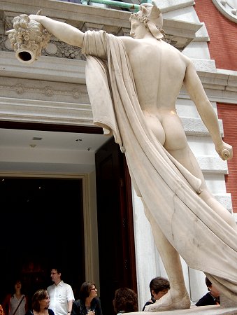 I am a living statue of Canova's Perseus