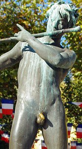 Flix Maurice Charpentier - L'Improvisateur (lifesize bronze, Bandol, France)