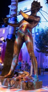 Flix Maurice Charpentier - L'Improvisateur (lifesize 2021 replica during light show, Bandol, France)
