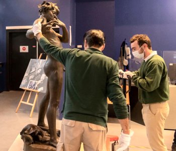 Restored L'Improvisateur being moved into position at Mdiathque de Bandol